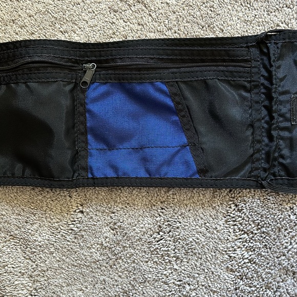 L.L. Bean Passport Wallet Traveler Pouch with Crossbody Strap and Belt Loops - Picture 6 of 9